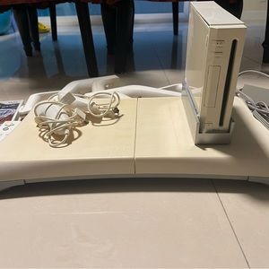 Nintendo wii plus wii fit board THREE FREE GAMES